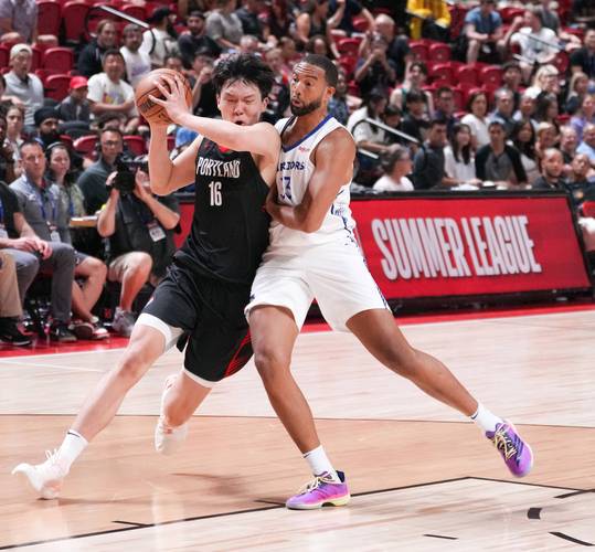 杨瀚森本场防守压力比打勇士更大 所有问题在季前赛暴露都非坏事