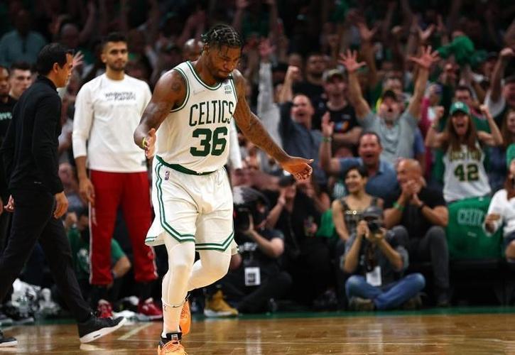 斯玛特：季前赛将打25分钟左右 没必要在热身阶段就耗尽所有油