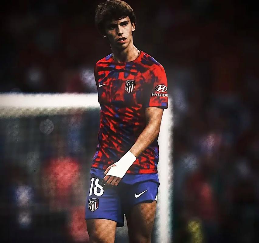 这球漂亮！菲利克斯爆射电梯球破门，随后模仿C罗秀大腿肌肉庆祝