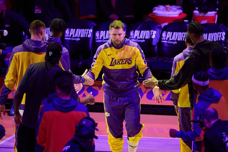 除了东契奇都是灾难!湖人揭幕战球员评分 新援艾顿仅获D级