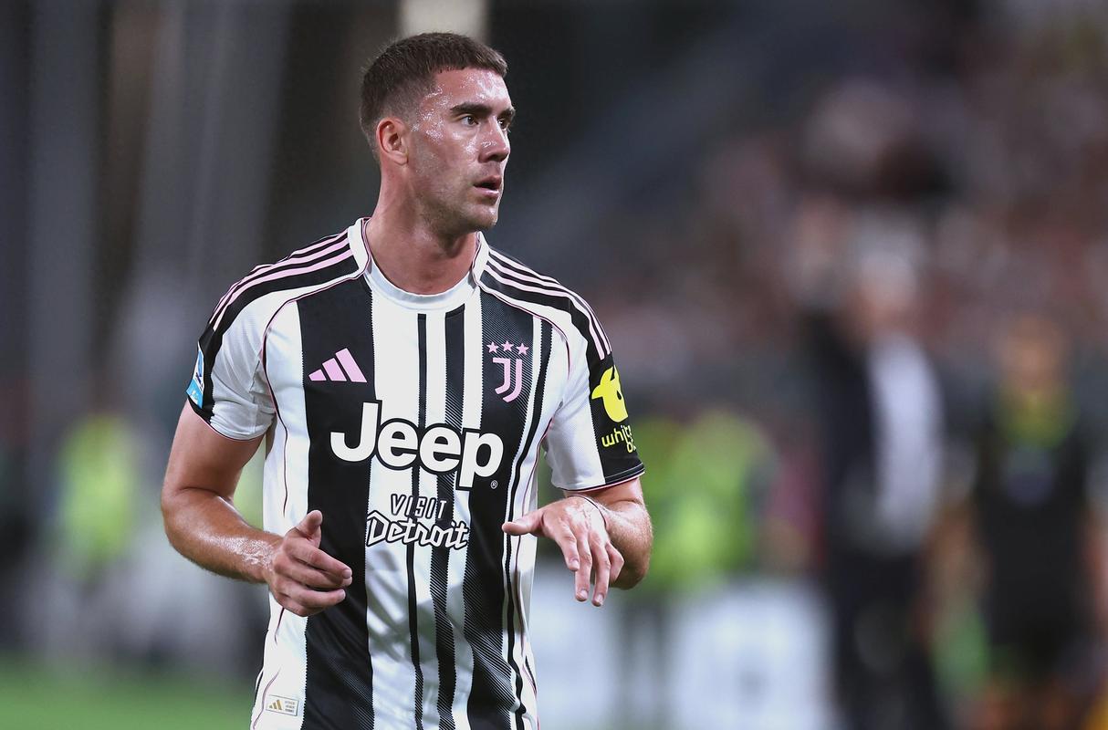 弗拉霍维奇:今晚可能想着错失的那个进球 未来问题?没给我压力