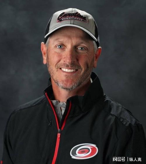 美记：NHL飓风队老板邓顿对开拓者的收购将分数年的几个阶段进行