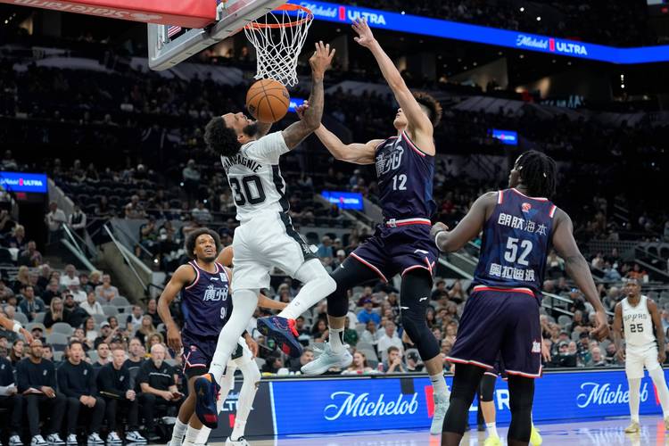 小卡谈大胜：很好地保护了球完成防守抢断 得到了快攻反击机会