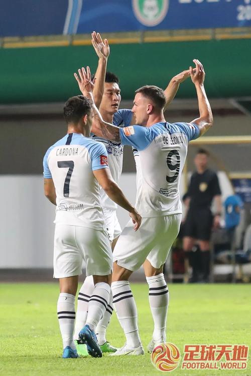 17岁卡尔本场替补数据:3射2正进1球+1失良机 获评7.1分