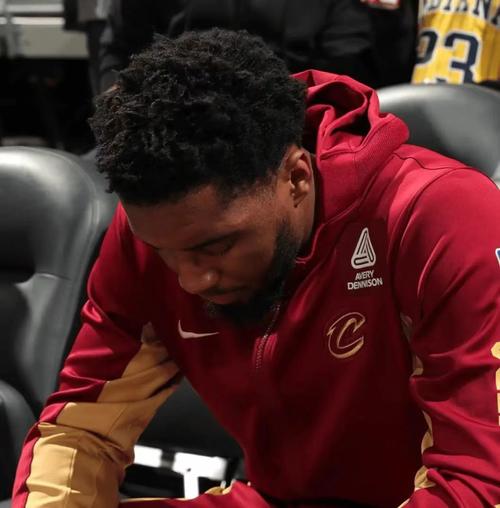 还得你当家!米切尔15中10&三分10中6轰全场最高35分 另有5助3断