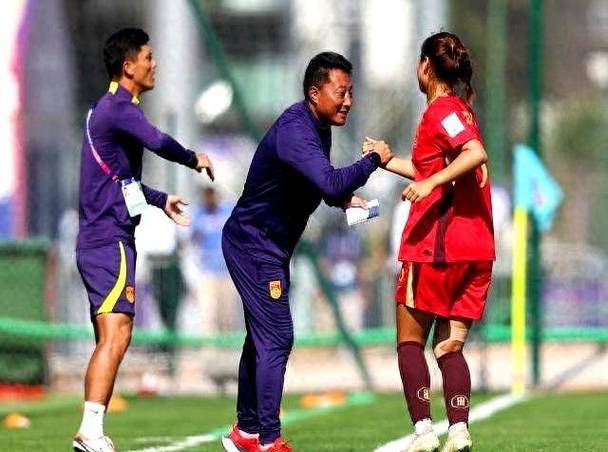 半场-俞天桢失单刀周欣怡两度造险 U17女足开场3分钟丢球0-1巴西