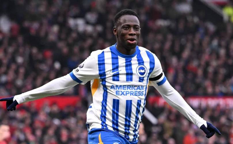 稳住帅位!曼晚:曼联击败布莱顿豪取三连胜后,阿莫林情绪激动