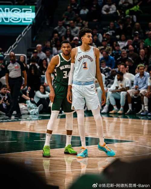 两个怪兽！文班33+13+6帽！字母哥36+16+7！分获首周东西部周最佳