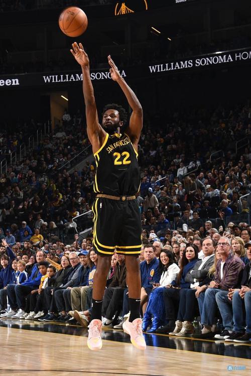 你快醒醒呀！维金斯仅出手4次拿4分2板1助1帽 出现3失误