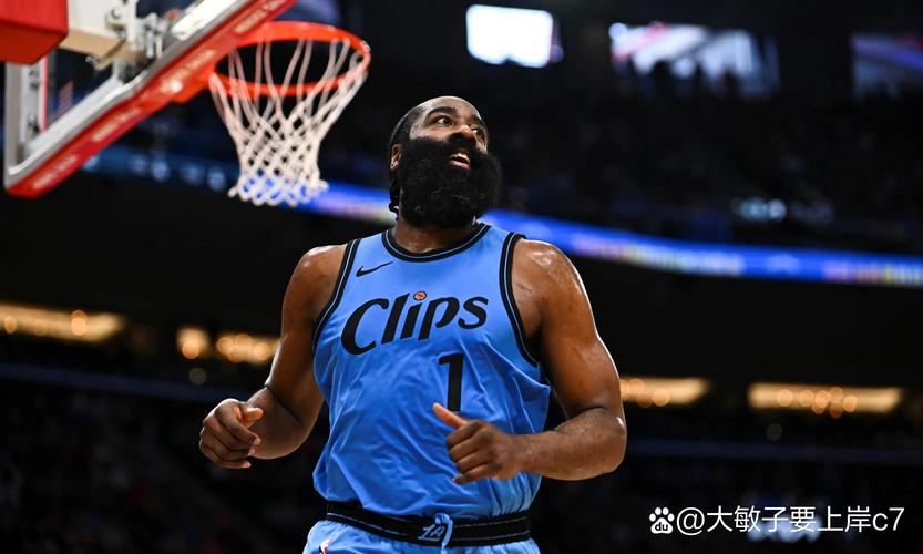 这谁顶得住啊！骑士首节三分球12中10 命中率超八成