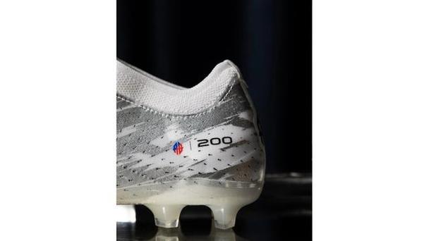 全球限量200双！迪卡侬推出格列兹曼限量战靴，致敬后者马竞200球