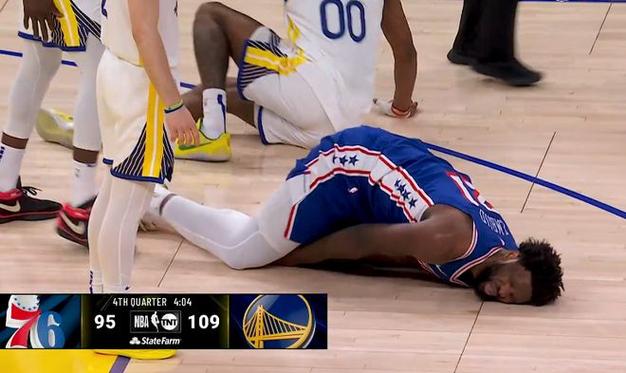 憋坏了！逆转后恩比德&替补席喷垃圾话+疑似不雅动作反击奇才球迷