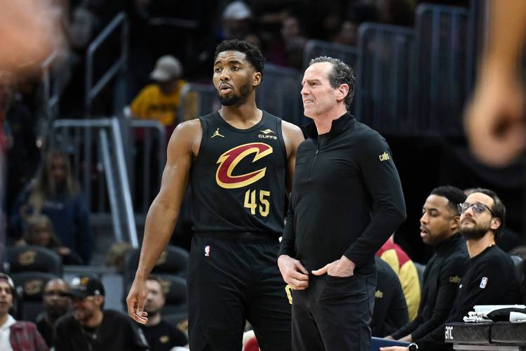 米切尔下半场0分!阿特金森:他没受伤 他跟我说他没事