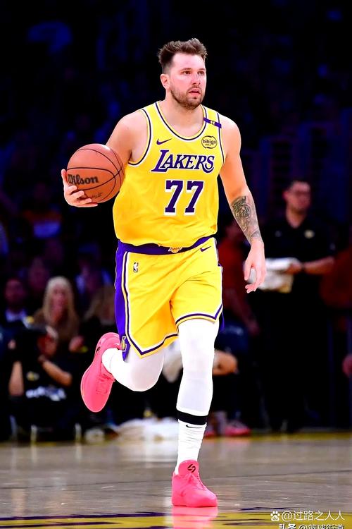 东契奇:赢球有时候需要通过得分 有时候需要通过其他方式