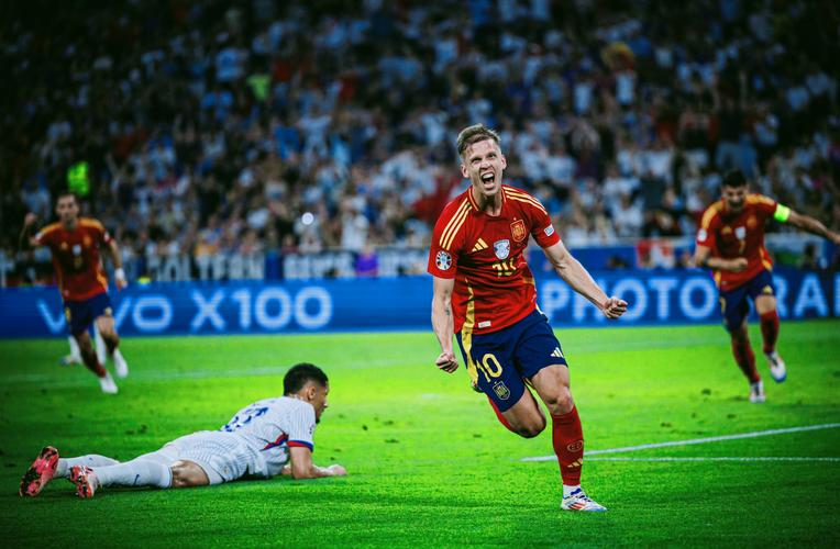 记者:莱万、奥尔莫将获得医疗许可,参加对阵埃尔切的比赛