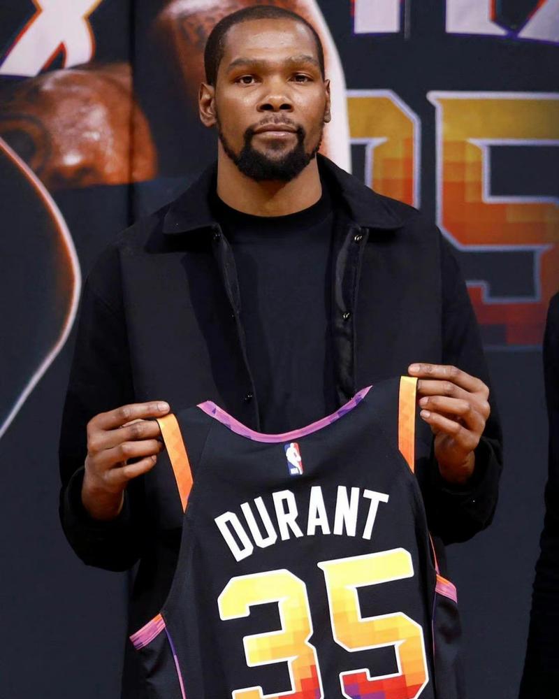 杜兰特:我侄子最喜欢的球员是布克 可能因为他曾是我的队友