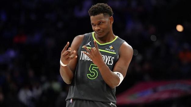 森林狼队记:爱德华兹明日将再次评估伤情 但大概还需一周回归