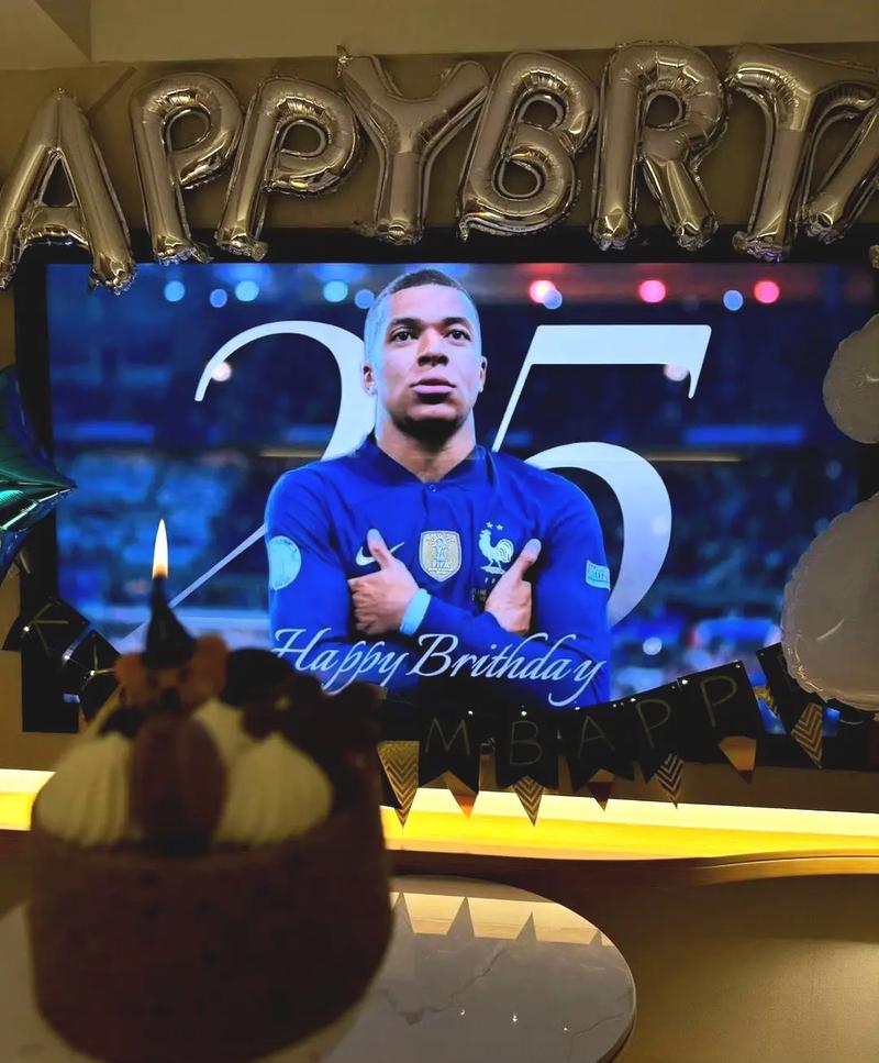 阿什拉夫迎来27岁生日,姆巴佩社媒晒合照:祝我的兄弟生日快乐