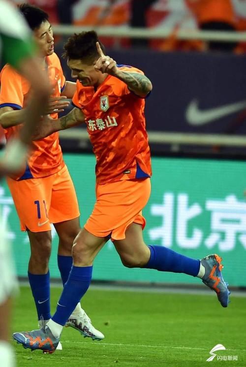 淡厚然新赛季首战6投1中拿到2分7板 其中5个前场篮板助队首胜