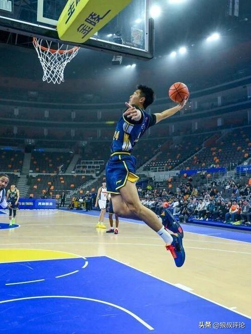 恢复得相当不错！崔永熙全场冲刺和防守滑步成绩和徐杰相差无几